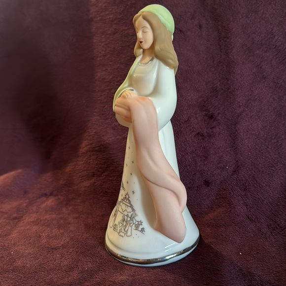 HAWTHORNE VILLAGE Silver Blessing Nativity Collection “Linen Lady” EUC - Picture 3 of 7